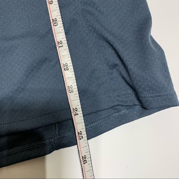 Under Armour semi fitted base layer 3/4 zip top - Picture 8 of 8